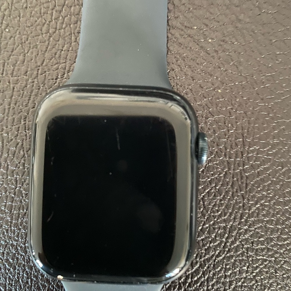 Elegant Black Smartwatch with Silicone Band - Picture 5 of 7